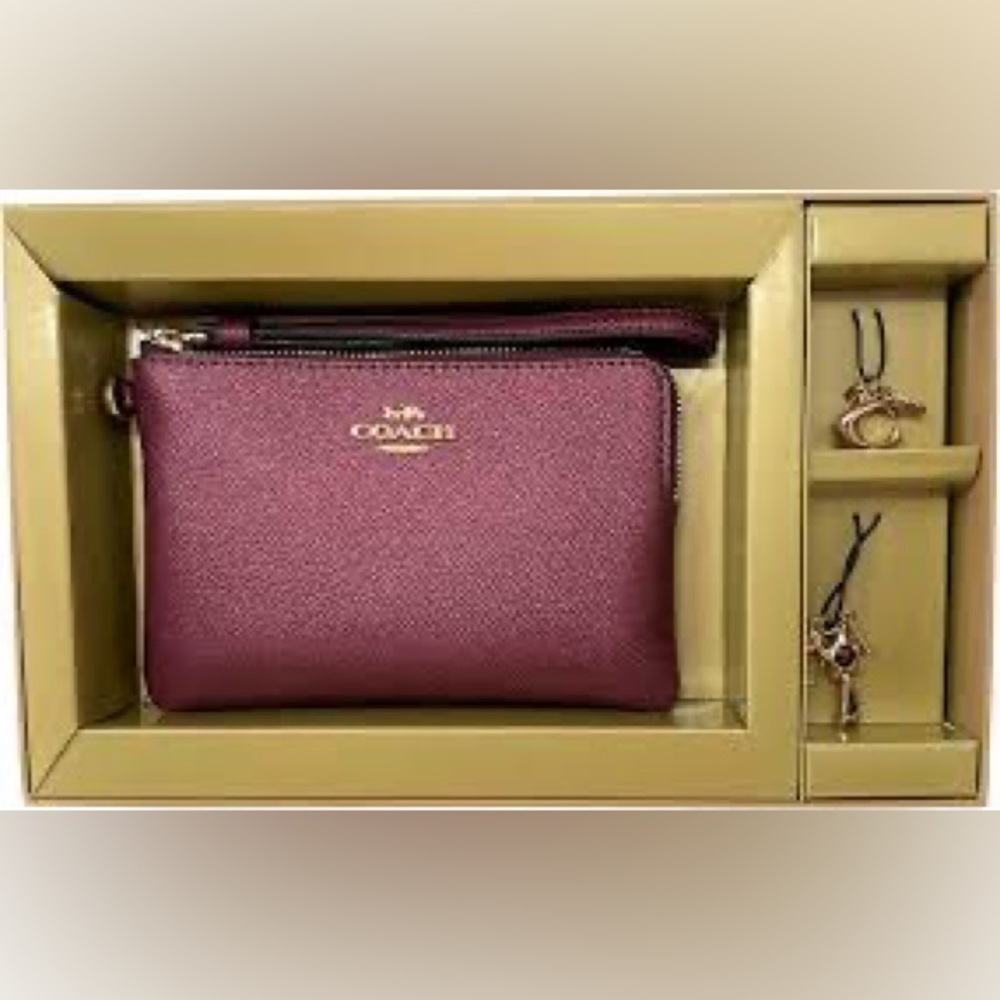 SOLD - Coach Boxed Corner Zip Wristlet (with 2 Detachable Charms) - Picture 1 of 4